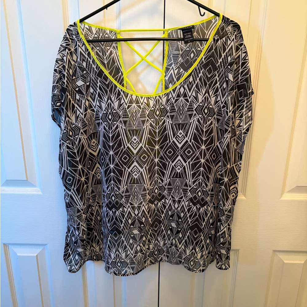 Geometric Black and White Women's Top